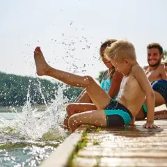 Idealne wakacje z dwulatkiem? Sprawdź, gdzie jechać i co spakować!