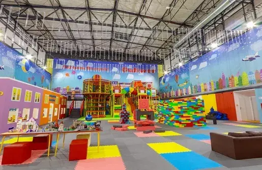 Małpi gaj Katowice: Jak wybrać najlepszy na zabawę i urodziny?